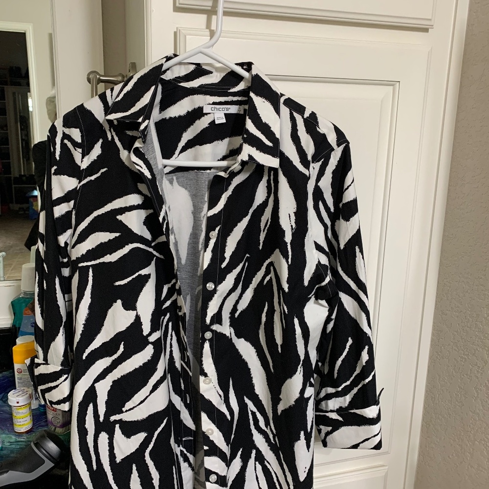 Chico's size 0 (or 4 in a regular size) white with black zebra print